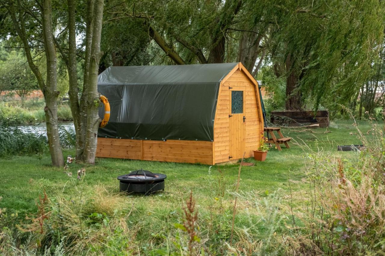 Готель Rum Bridge "Patsy'S" Family Glamping Pod Clare Екстер'єр фото